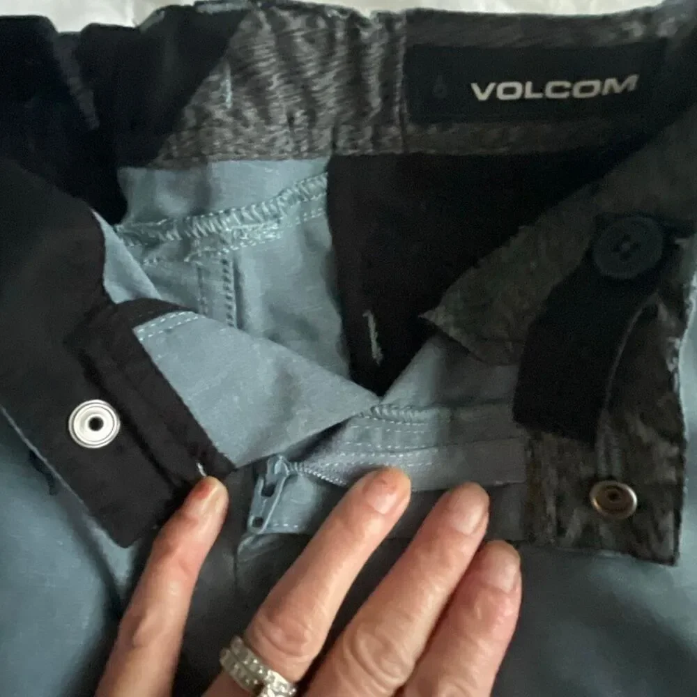 EUC! Volcom Blue Hybrid Shorts w/Blue Bird of Paradise Print- Size 6